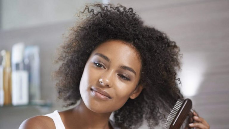 Comment prendre soin des cheveux afro ?
