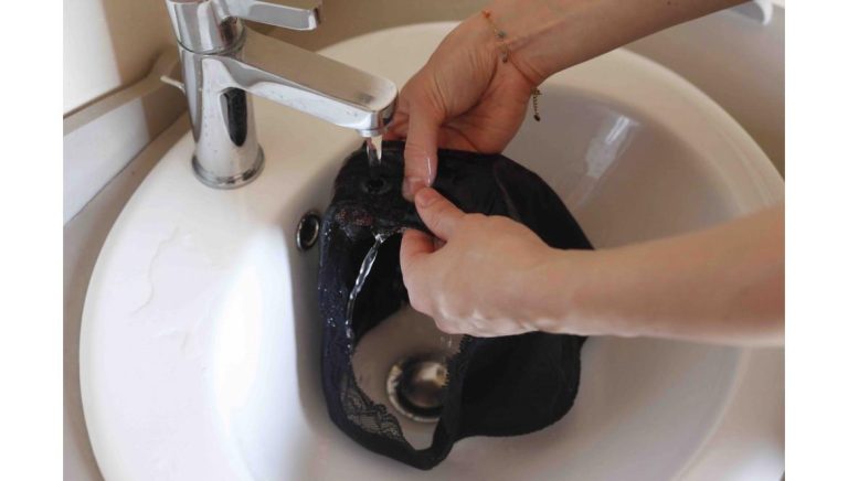 Comment nettoyer une culotte menstruelle ?